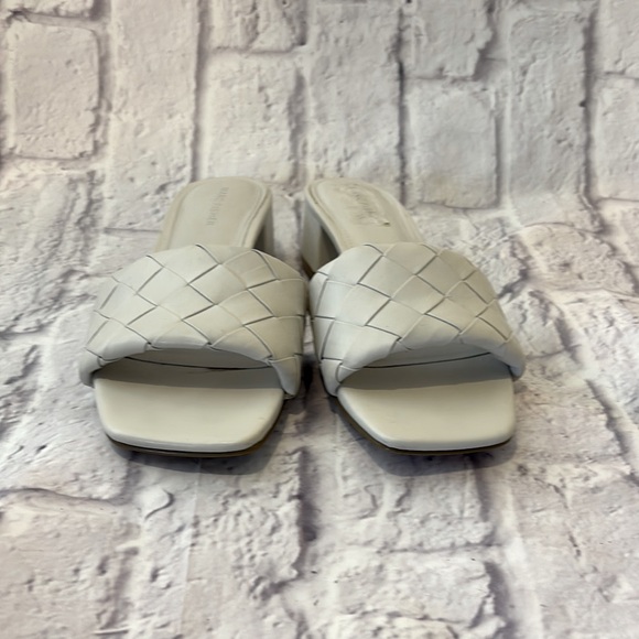 🔵”LIKE NEW” Marc Fisher Chic White Woven Slide Sandals - Picture 13 of 14